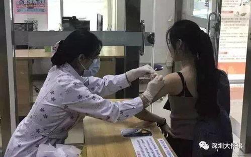 无手臂残疾成人打针视频,展现生活自理能力