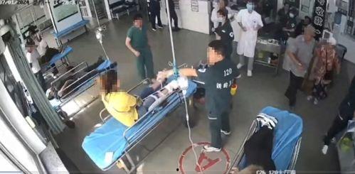 无手臂残疾成人打针视频,展现生活自理能力