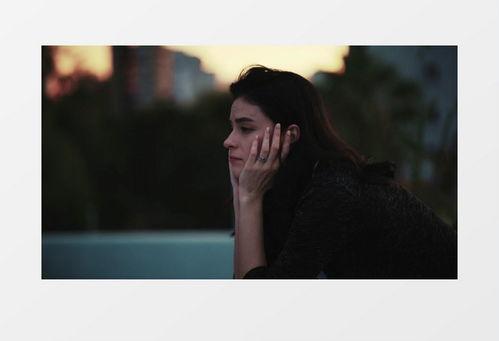 成人抱头哭素材视频下载,成人抱头哭视频背后的感人故事