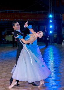 摩登舞成人组合视频,优雅舞步中的情感共鸣与默契演绎