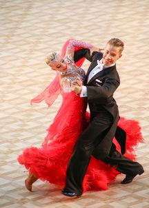 摩登舞成人组合视频,优雅舞步中的情感共鸣与默契演绎