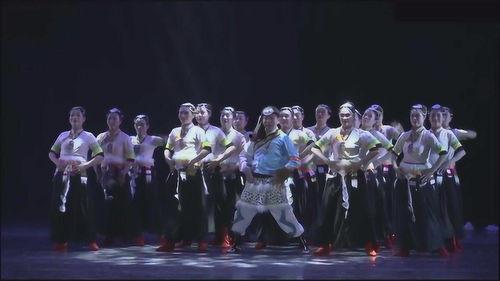 鱼儿群舞成人舞蹈视频,成人舞蹈演绎自然和谐之美