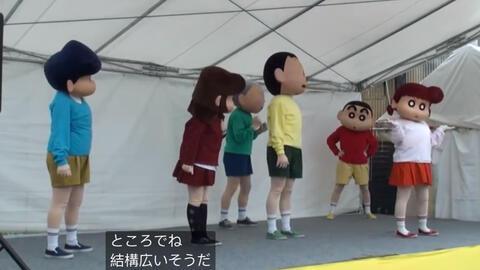 小新参加成人典礼视频,成人典礼上萌态百出